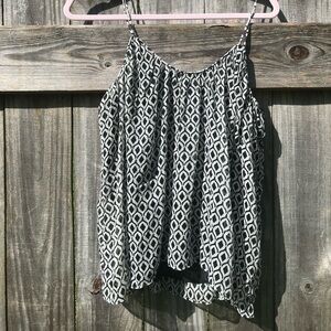 H & M Black and White Geometric Women's Top NWT Size 14